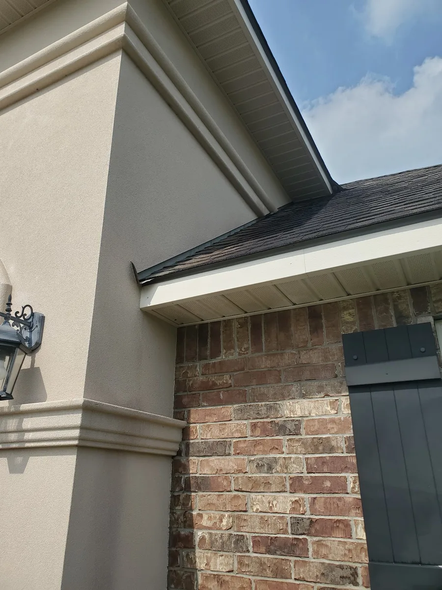 The same stucco entryway after house washing